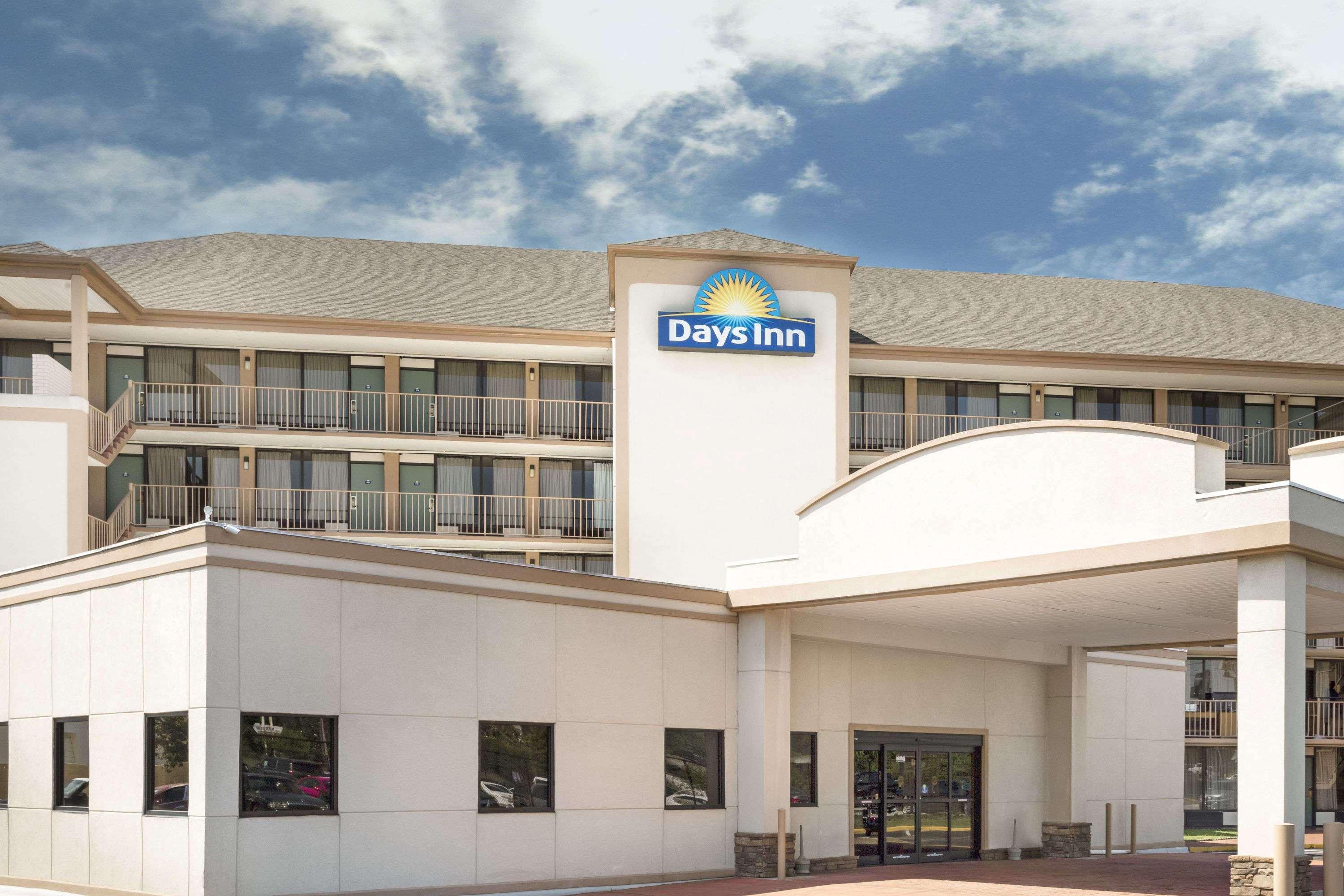 Days Inn By Wyndham Columbus-North Fort Moore Buitenkant foto