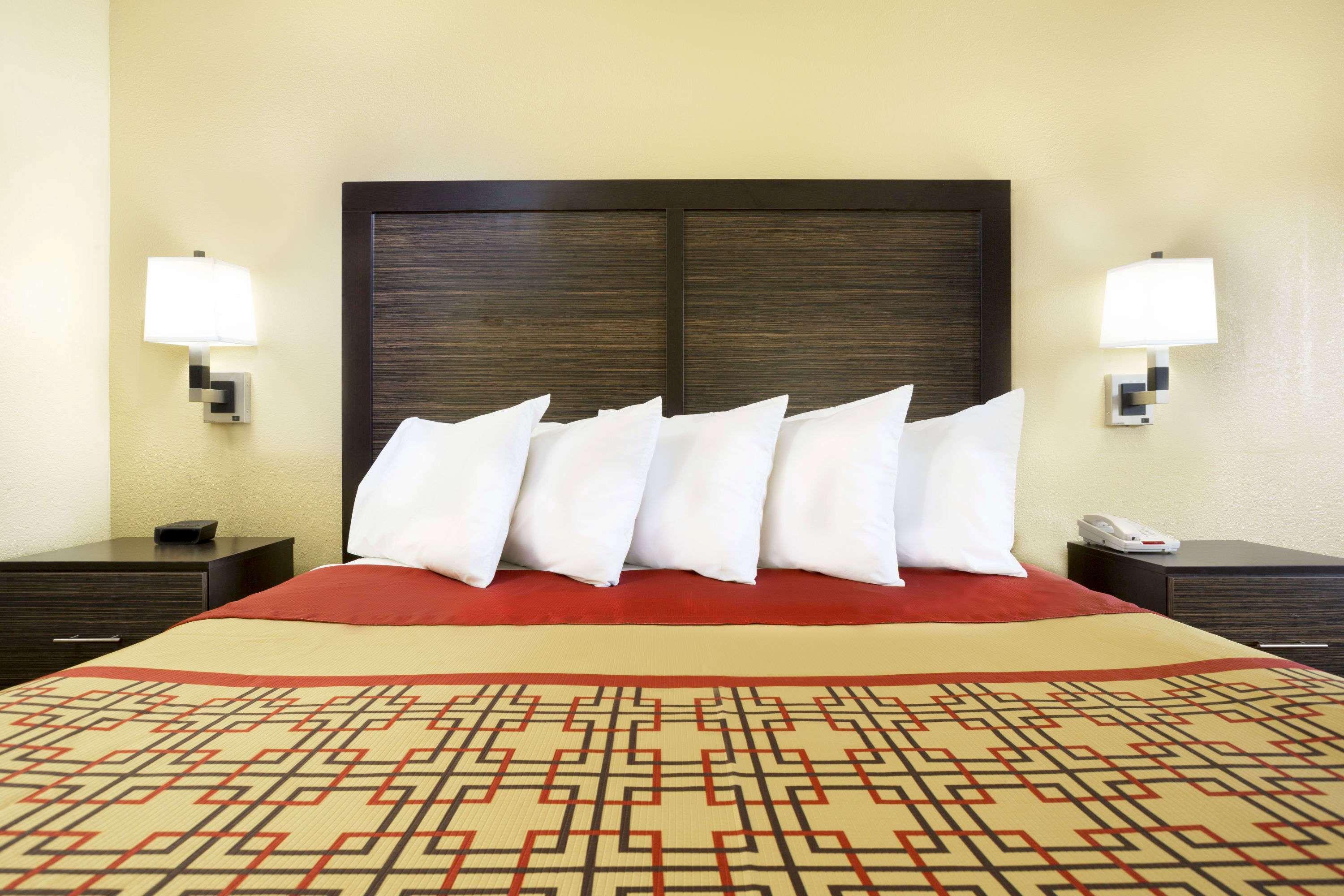 Days Inn By Wyndham Columbus-North Fort Moore Buitenkant foto